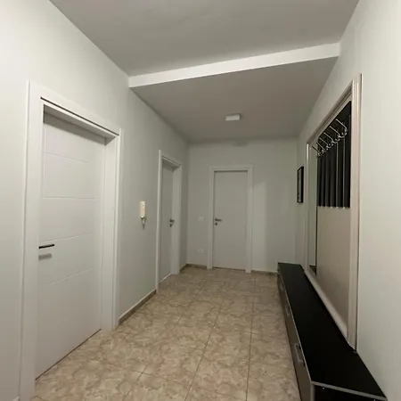 Апартаменты Town Square 5 *